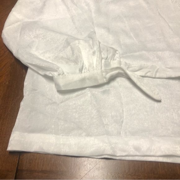 MODCLOTH white metallic v neck blouse P16 - Picture 3 of 9